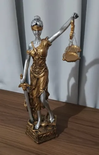 Estátua Dama da Justiça