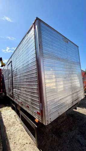 Baú trucado carga seca Cipilho 8,40 metros