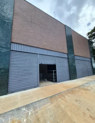 Imóvel para aluguel possui 280 metros quadrados em Vila de Abrantes (Abrantes) - Camaçari