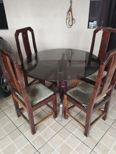 Mesa e cadeira madeira