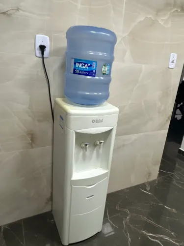 Gela água 
