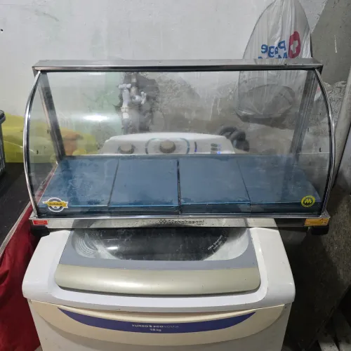 Vendo liquidificador industrial e vitrini pra salgado 