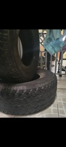 2 pneus de Hilux por 1100,00