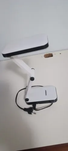 Luminária de mesa recarregável