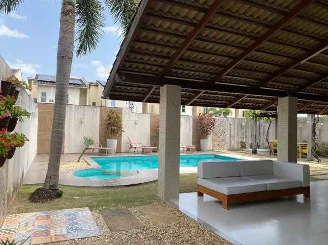 Casa em Condomínio no Eusébio com 4 Suítes