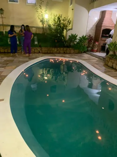 ?Espaço para festas com piscina - zona leste?