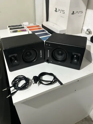 Monitor de áudio M-audio BX3BT  120w, Bluetooth. 