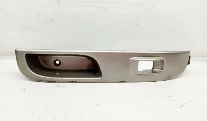 Moldura Botão Vidro Elétrico L200 Triton Tras Le 49707