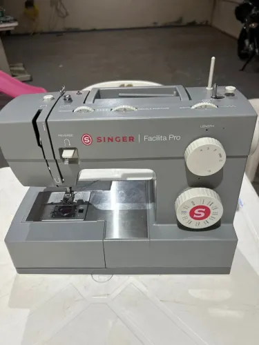 Máquina de costura facilita pro 4423