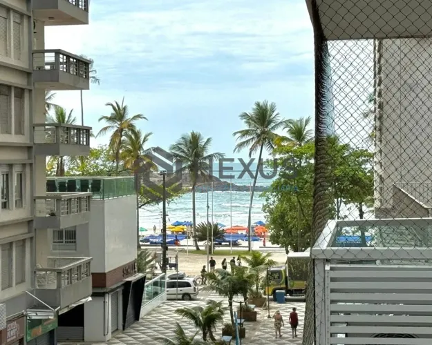 Apartamento reformado com varanda vista mar na beira mar da praia nas Pitangueiras, Guaruj