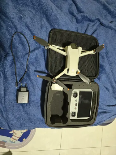 Drone DJI mini 3 com tela