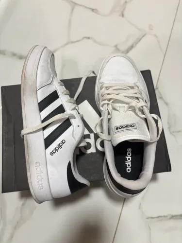 3 pares de tênis, Adidas, Nike e Fila Originais com caixa
