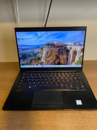 Notebook Dell 14" , i7, ssd nvme 256gb, 8gb de memória ddr4, bateria 100%, muito rápido!
