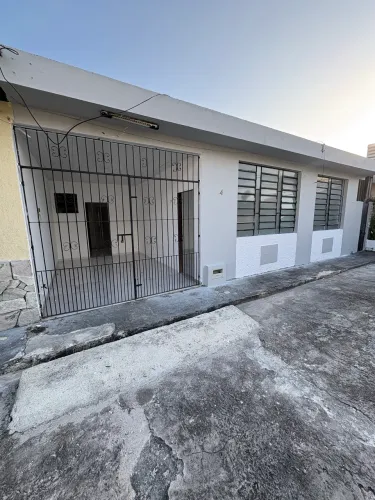 Alugo Casa de 2/4 em Vila Fechada no Marco com Garagem