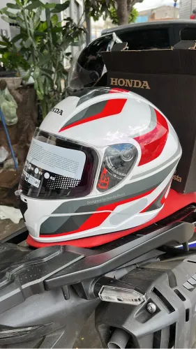 Vende-se capacete novo