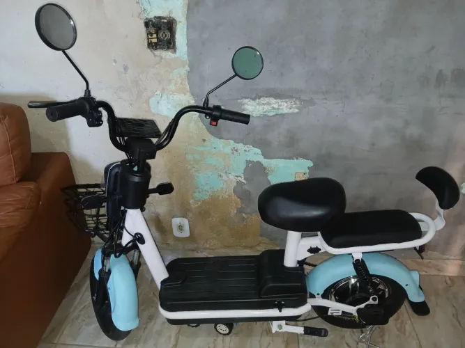 Vendo uma bicicleta elétrica vai faze um mês de uso.