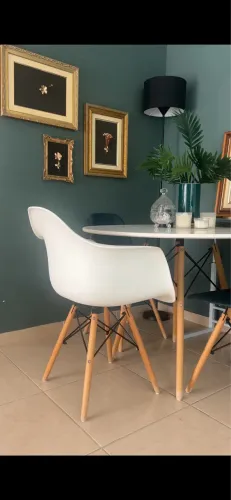 Mesa e cadeiras excelente qualidade