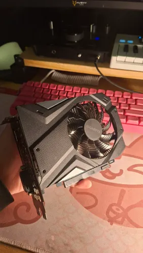 Placa de Vídeo Gigabyte GTX 1650 4GB - Caixa Original (Limpa e Revisada)
