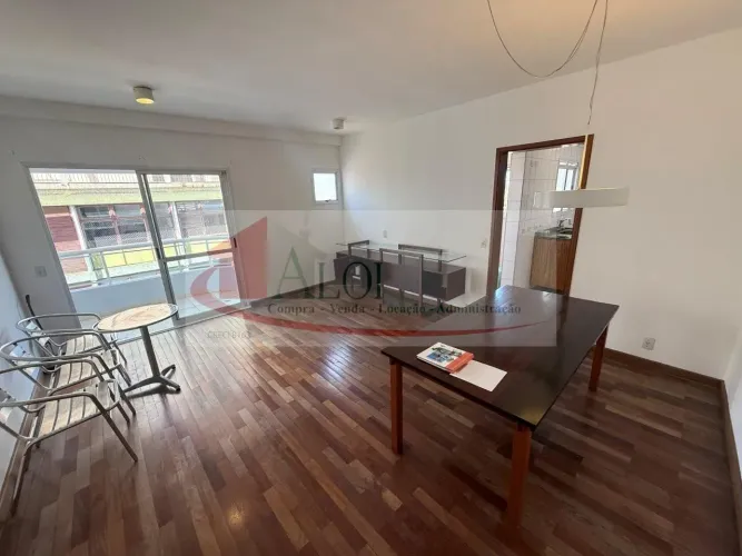 Apartamento em andar alto em Pinheiros com 2 quartos e 2 vagas de garagem.