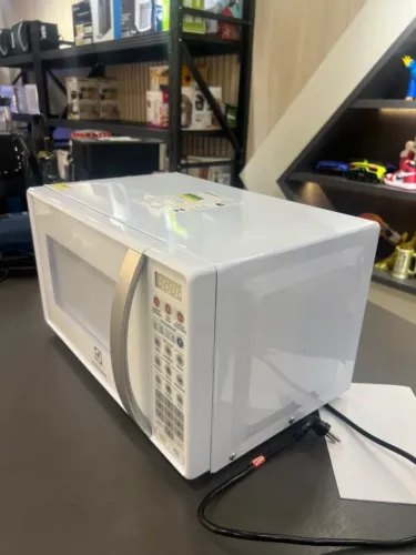 Micro - ondas 20l com função tira odor e descongela