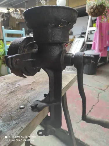 Antigo moedar ,apenas para decoração: