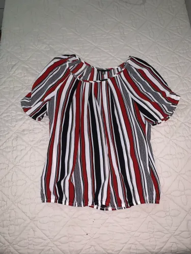 Blusa - tamanho ÚNICO mas acredito que veste M