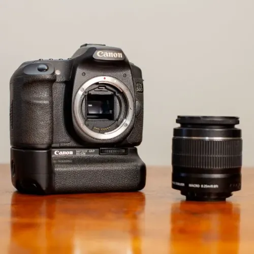 DSLR Canon 50D + Lente 18-55mm