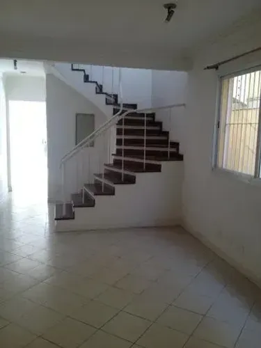 Sobrado para aluguel possui 80 metros quadrados com 3 quartos em Vila Osasco - Osasco - SP