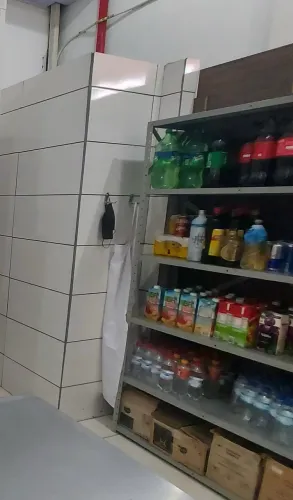 Estante de Aço Reforçada com 5 Prateleiras - Excelente Estado