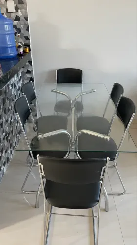 Mesa de vidro e inox