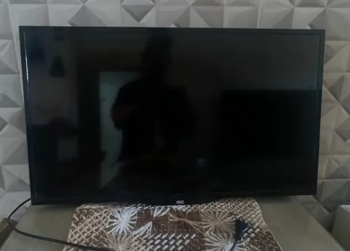 Tv AOC 32" não é smart polegadas, valor 450 R$