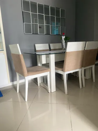 Mesa de Jantar 6 lugares com tampo de vidro - cadeiras para reformar 