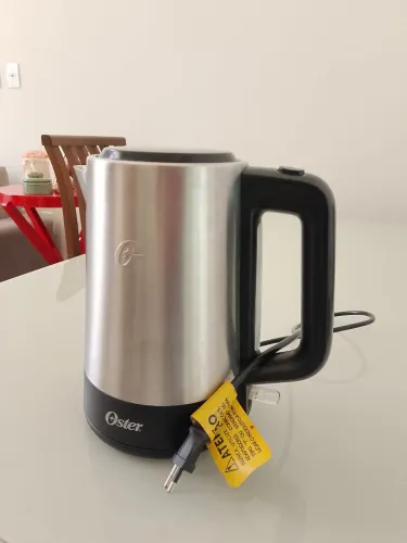 Chaleira elétrica Oster de inox