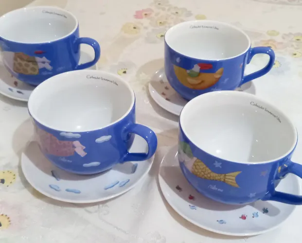 Conjunto de bolws em louça de Gustavo Rosa para cafe da manhã ou sopas.s