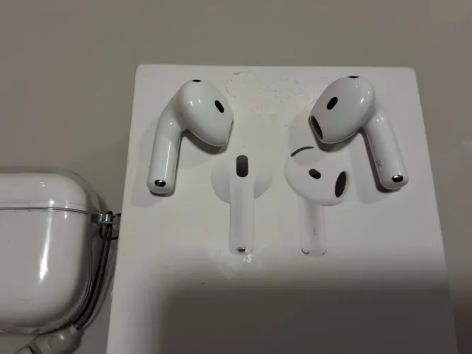 Apple AirPods 4 Sem ANC (com 9 meses garantia Apple)