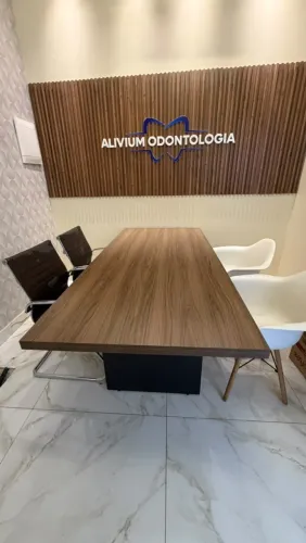 Mesa de reuniões 2x0,90, sem detalhes não foi usada nova nova