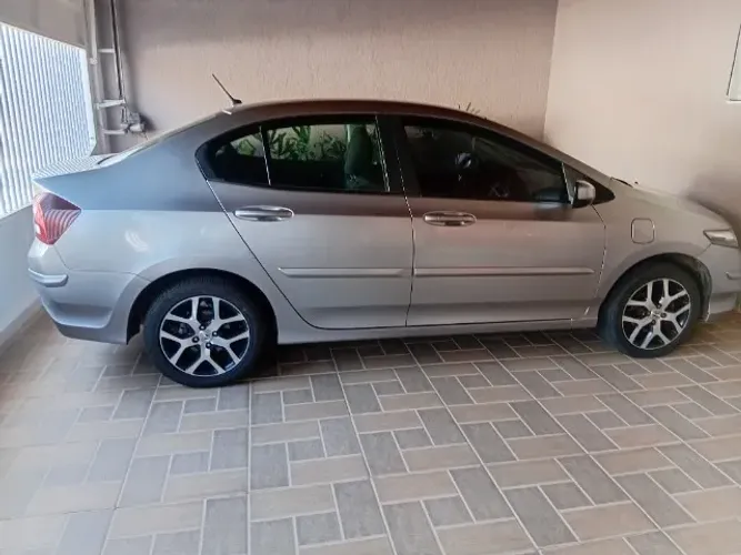 Honda City Sedan Sport 1.5 Flex 16V 4P Mec. 2014