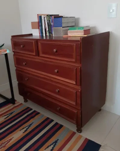 Cômoda com 5 gavetas 