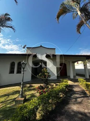 Casa de Condomínio com 3 Quartos e 5 banheiros à Venda, 448 m² por R$ 2.400.000