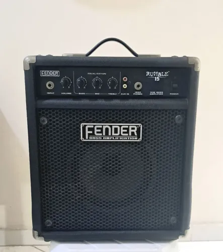Amplificador de Baixo Fender Rumble 15 caixa cubo