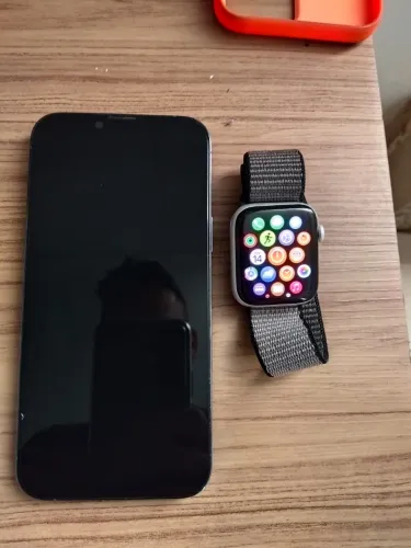 iPhone 13 Pro Max e Apple Watch série 6 
