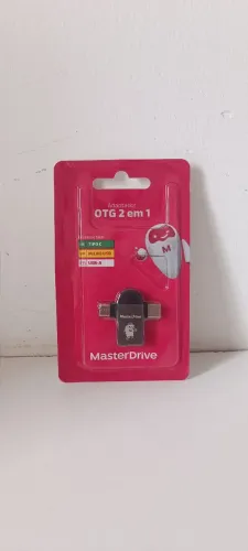 adaptador OTG 2 em 1 com conectores USB-A fêmea para Tipo C e Micro USB macho.
