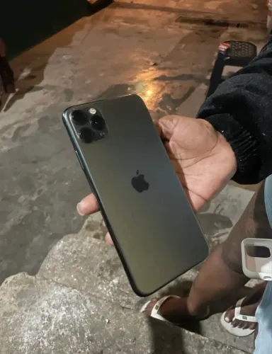 iPhone 11 Pro Max zero  Troco Por S23 ou 24 normal 