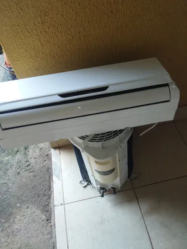 Ar-condicionado usado 9 mil BTUs funcionando perfeitamente ZP *