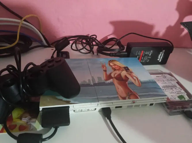 Vende se PS2