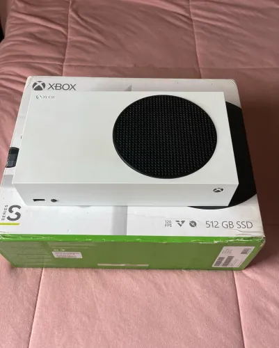 Xbox Series S + controle HyperX Clutch Gladiate + controle original + pilhas e carregador