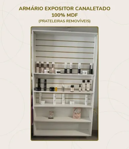 Armário expositor canaletado MDF branco com prateleiras