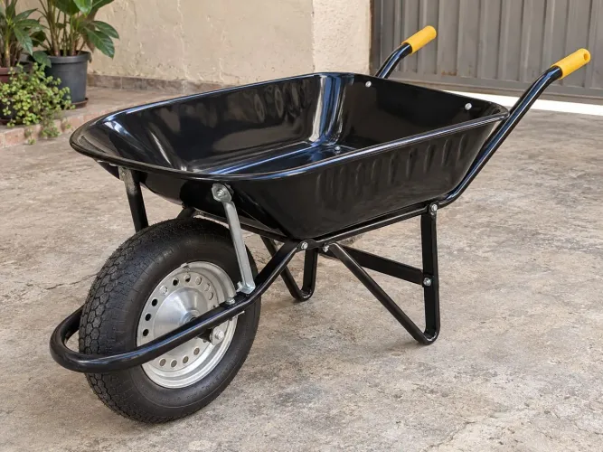 Carrinho de Mão Reforçado 45 Litros com Pneu e Câmara - Preto