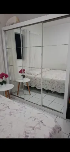 Guarda-roupa casal com espelho 3 portas de correr
