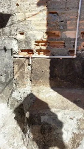 AJUDANTE DE PEDREIRO